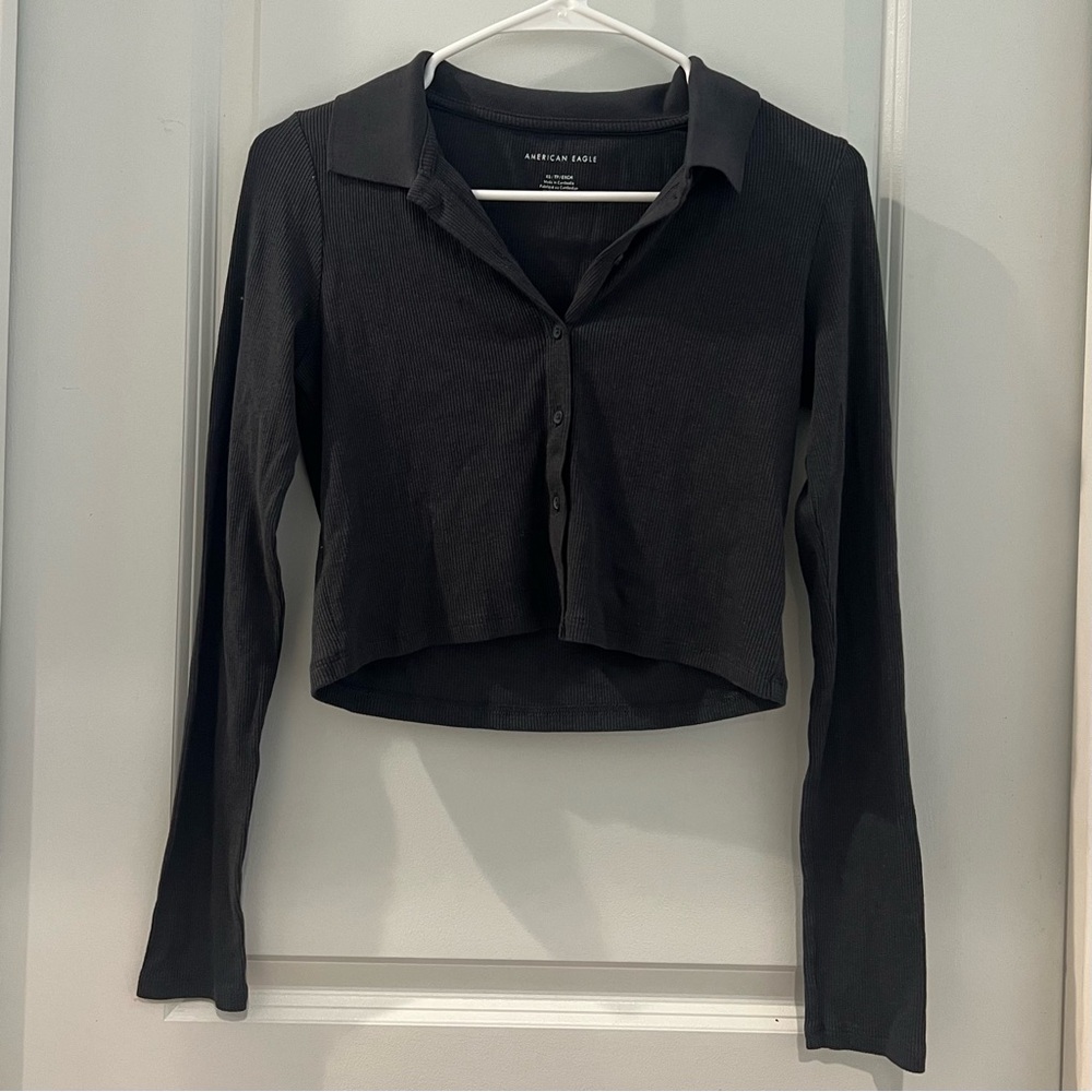 American Eagle Dark Gray Soft Long Sleeve Collared Cropped Button Up Top